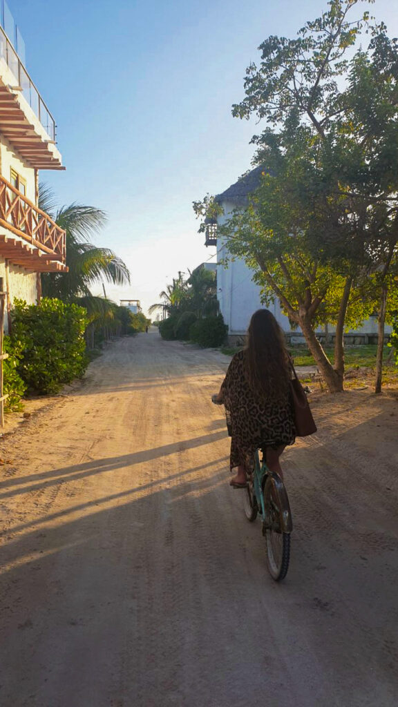Fietsen in holbox de manier om het eiland te verkennen