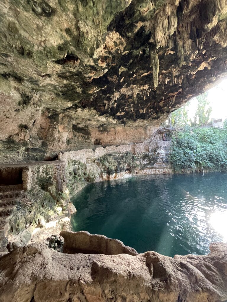 Cenote Zaci midden in het Centrum Valladolid Mexico